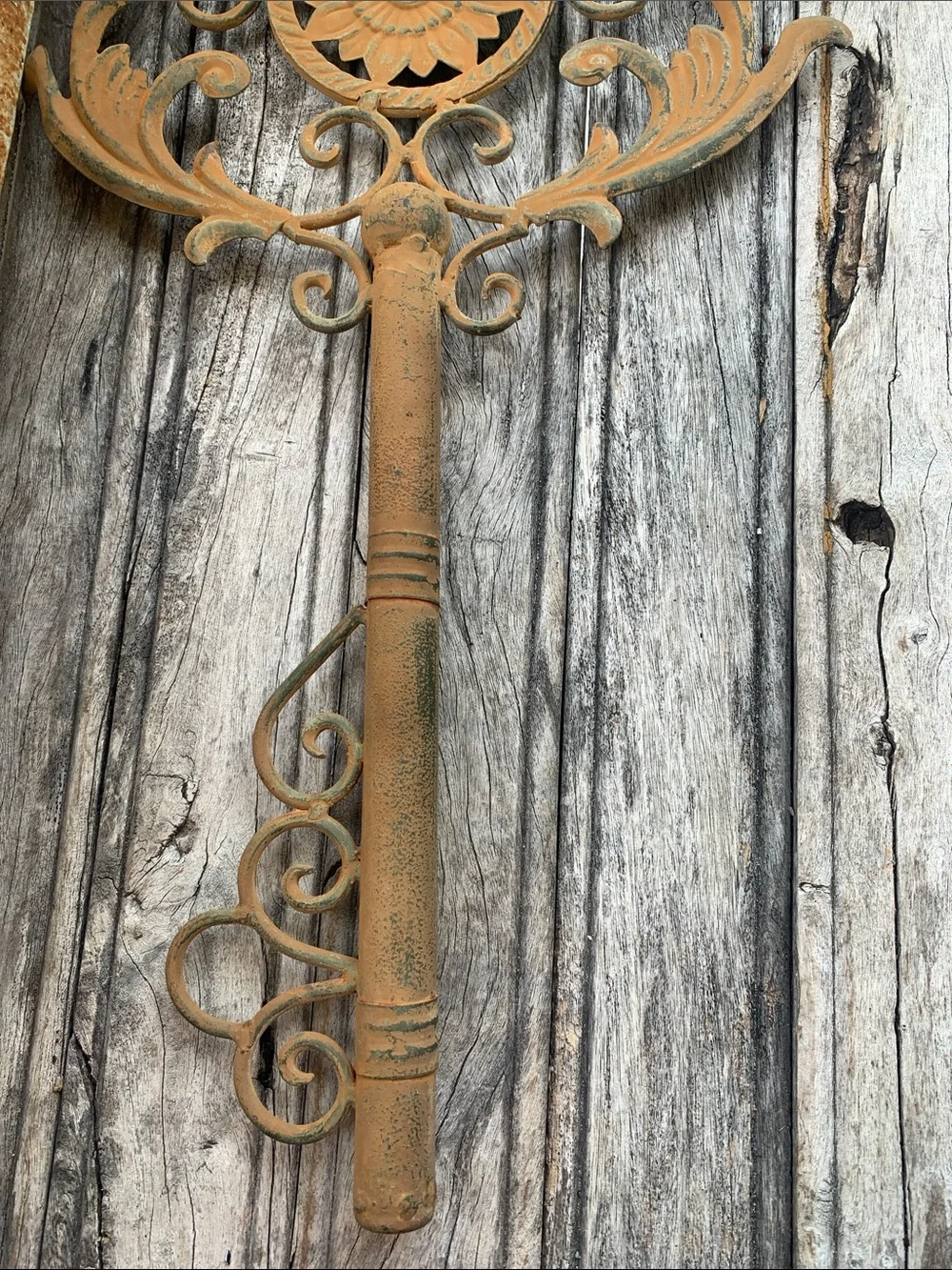 Decorative Vintage Skeleton Key Design with Floral Medallion - Rust Finish